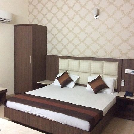 Hotel Hilroz Амрітсар Екстер'єр фото