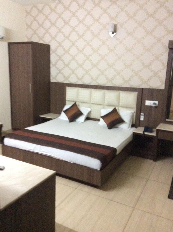 Hotel Hilroz Амрітсар Екстер'єр фото